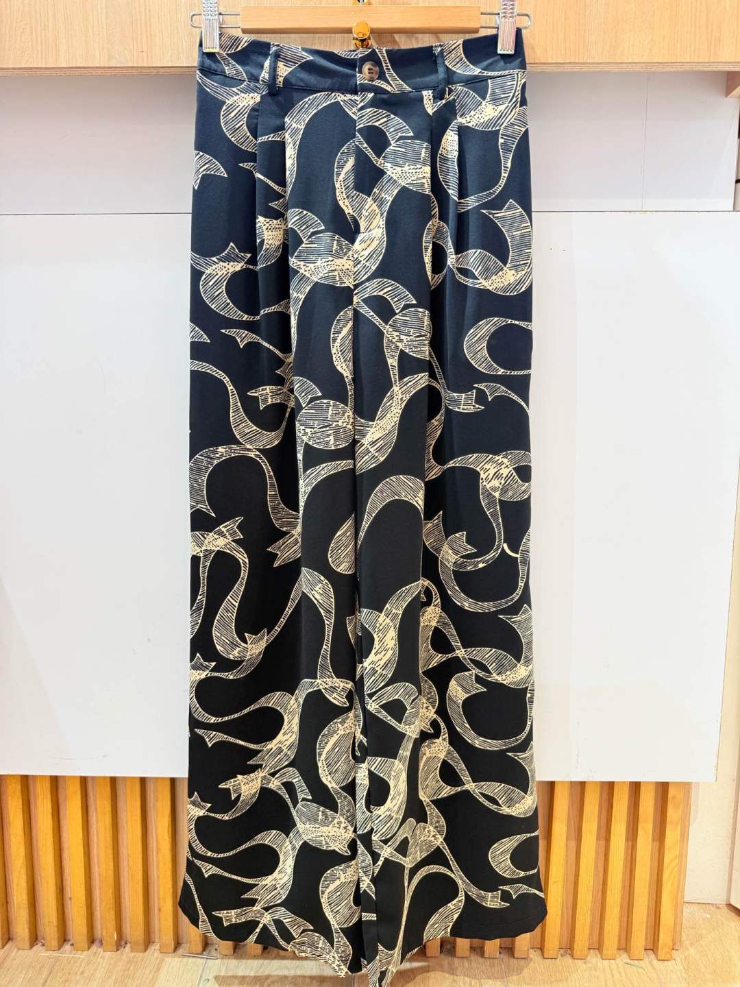 IVA277BK Floral Pants Black