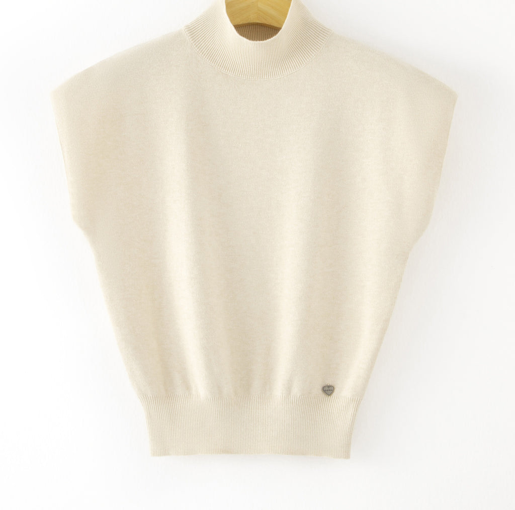LUTNS5 Ecru Turtleneck Sweater