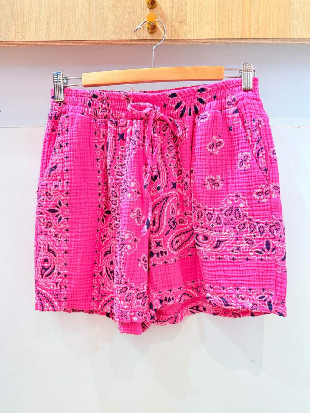 IV2526212FU Gauze Cotton Bandana Shorts Fuchsia