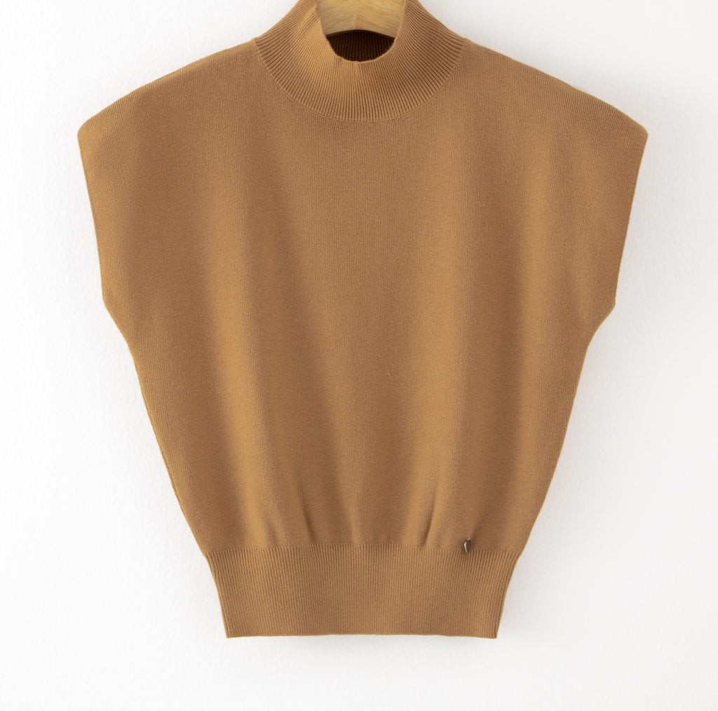 LUTNS7 Camel Turtleneck Sweater