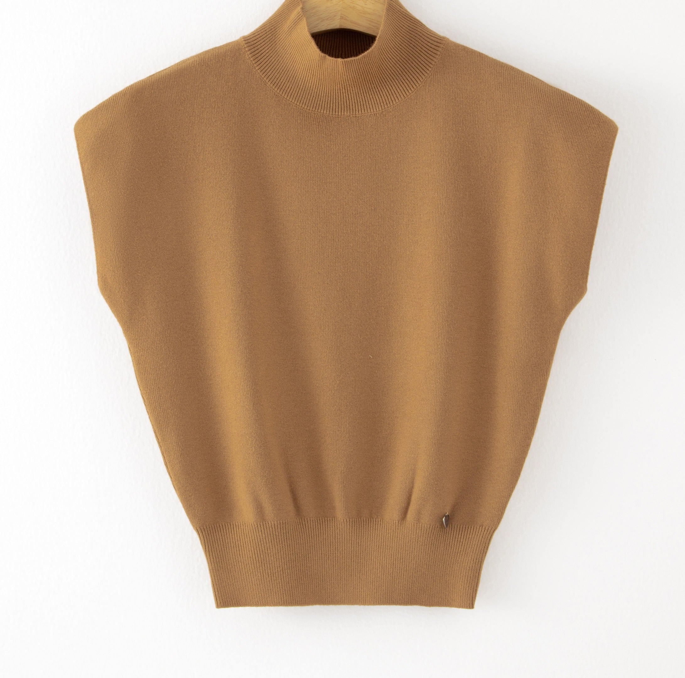 LUTNS7 Camel Turtleneck Sweater