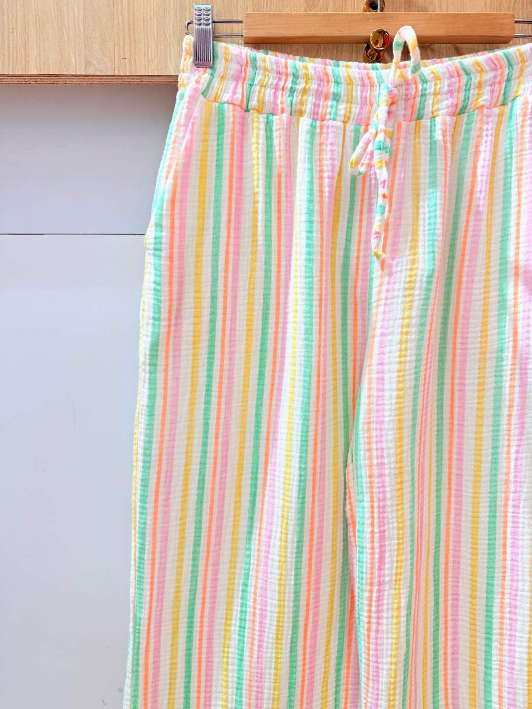 IV2522613GR Gauze Cotton Striped Pants Green