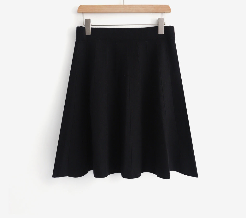 LUPKS2 Black Pleated Knit Skirt