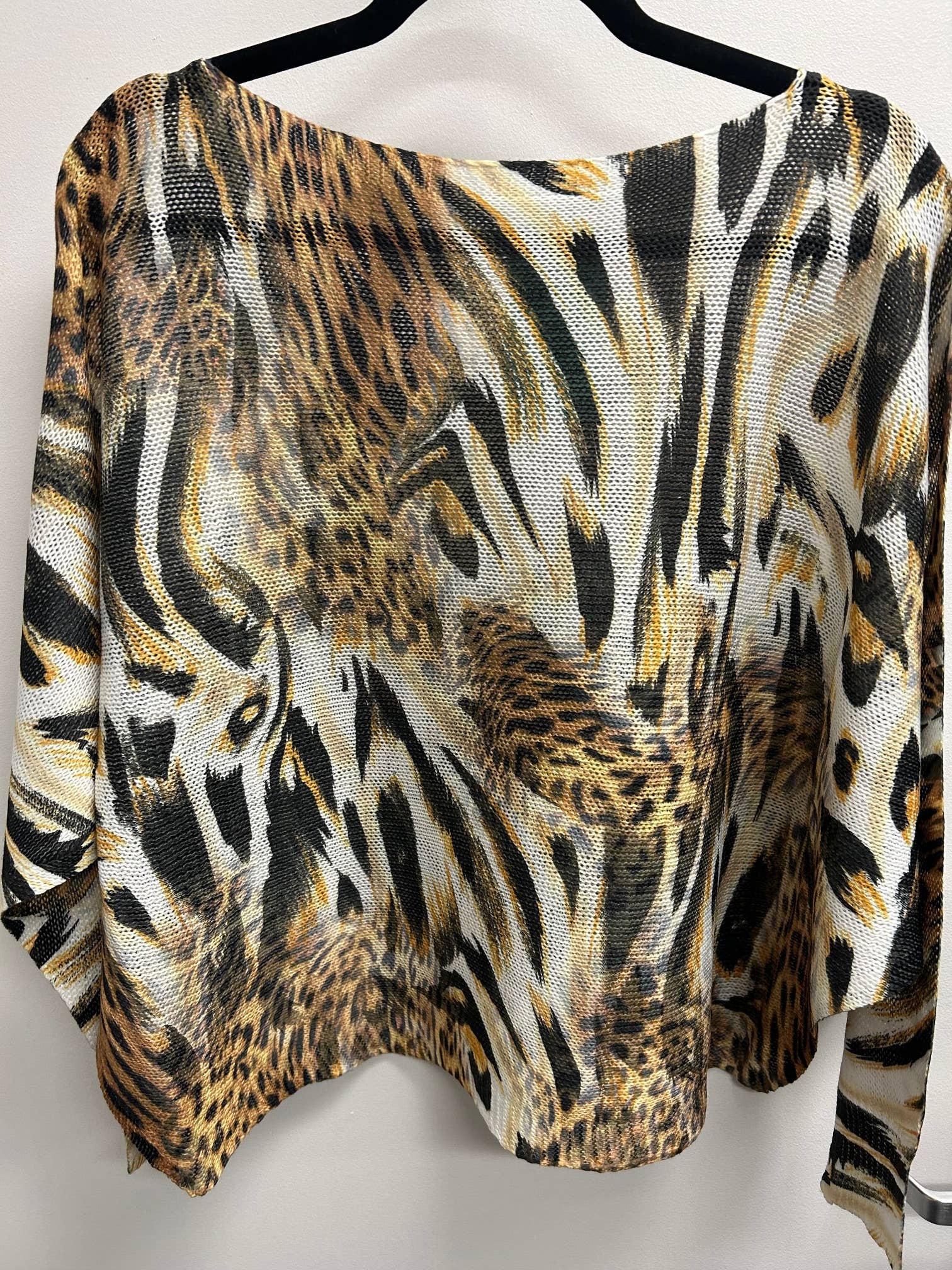 VIAN1 White Animal Round  Knit Printed Sweater LOOWIE