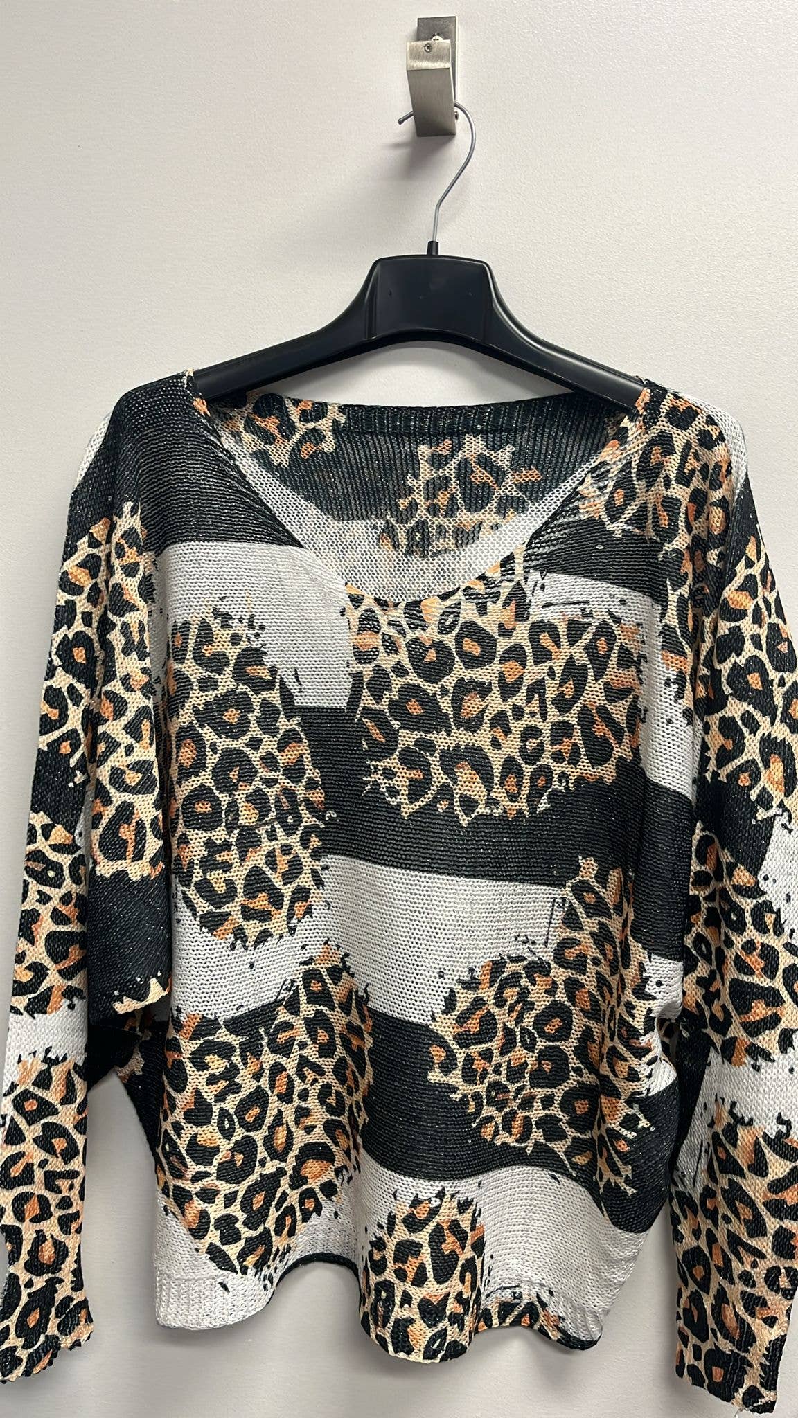 POHS Hearts & Stripes V-Neck Knit Printed Sweater LOOWIE