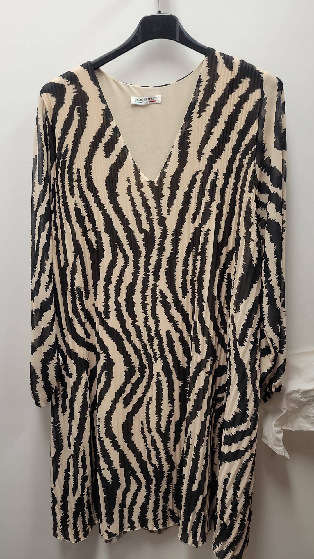 ELZEB Black Zebra Pleated Dress lining V-Neck LOOWIE