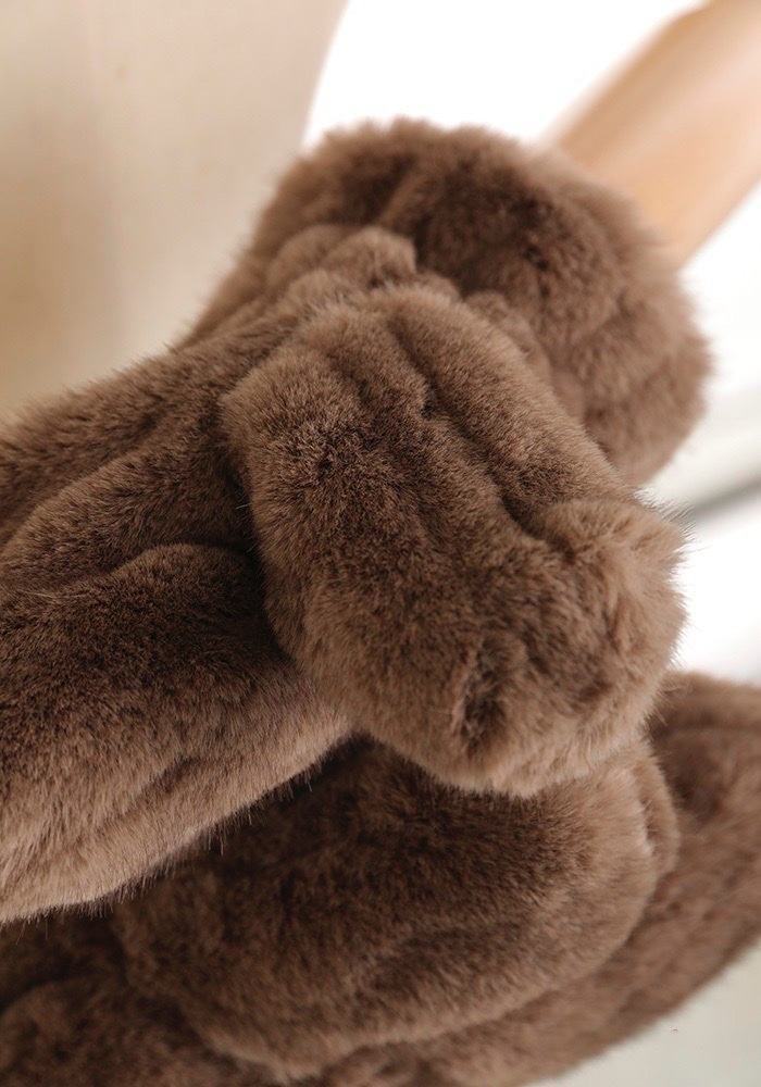 JA323 Taupe Ribbed Fur Mittens