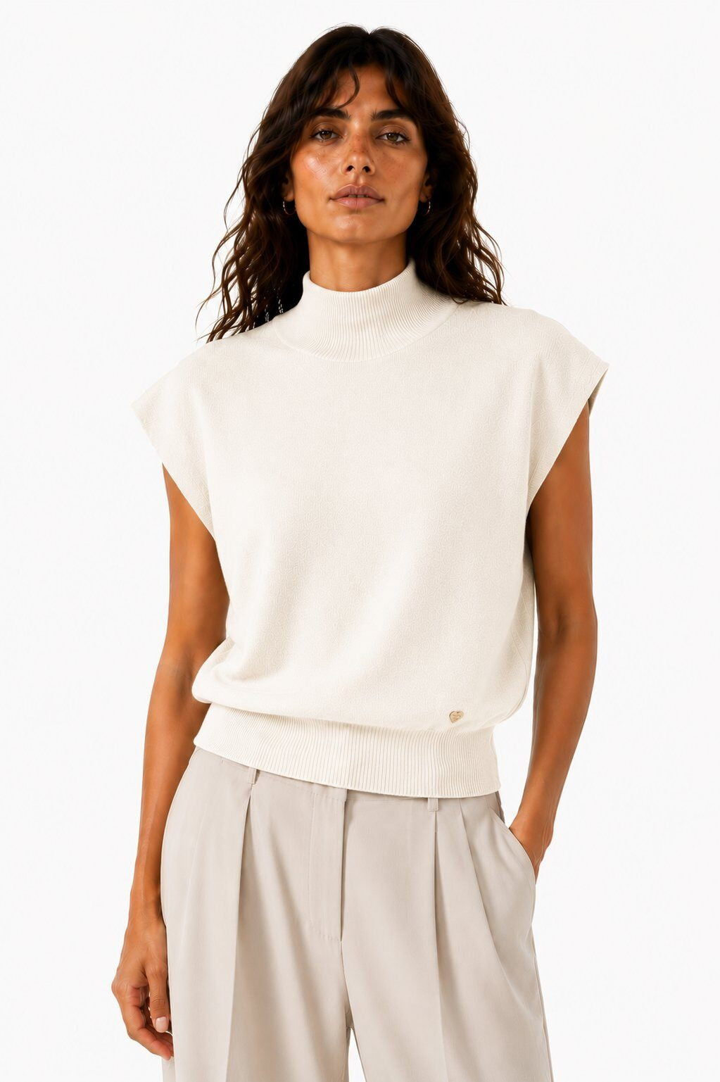 LUTNS4 White Turtleneck Sweater