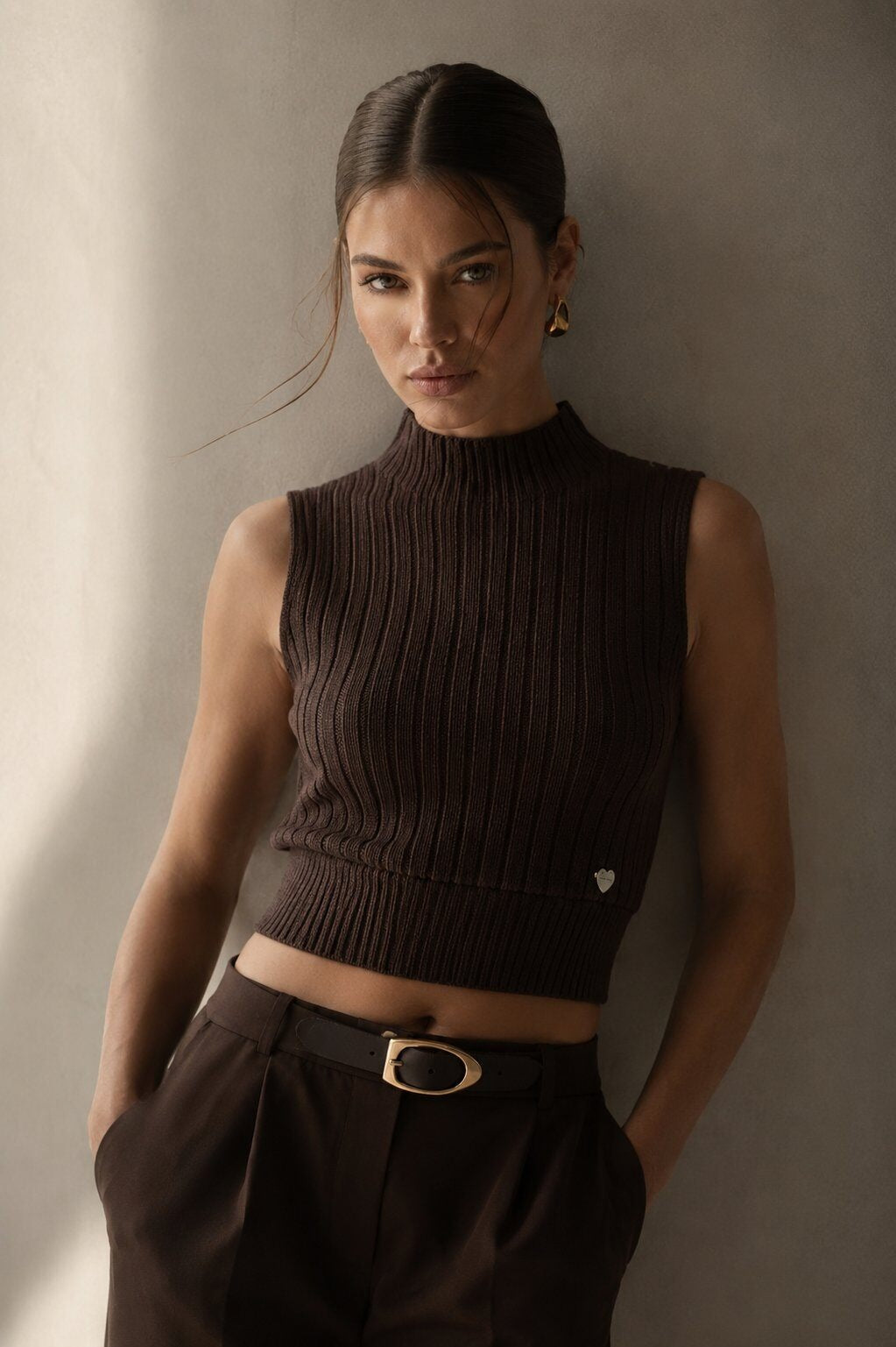LURTS1 Dark Brown Ribbed Turtleneck Sweater