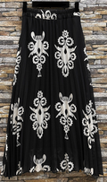 E824 One Size Lined Black Pleated Maxi Skirt Tribal Print