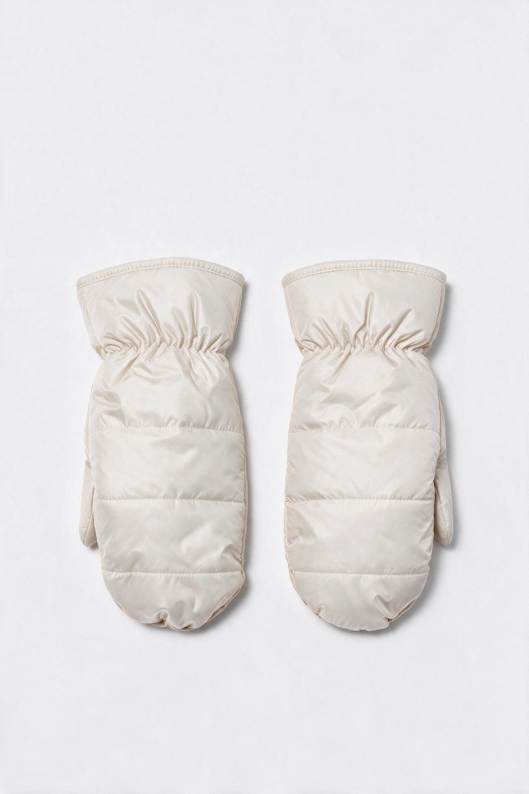 JA333 White Metallic Puffer Mittens