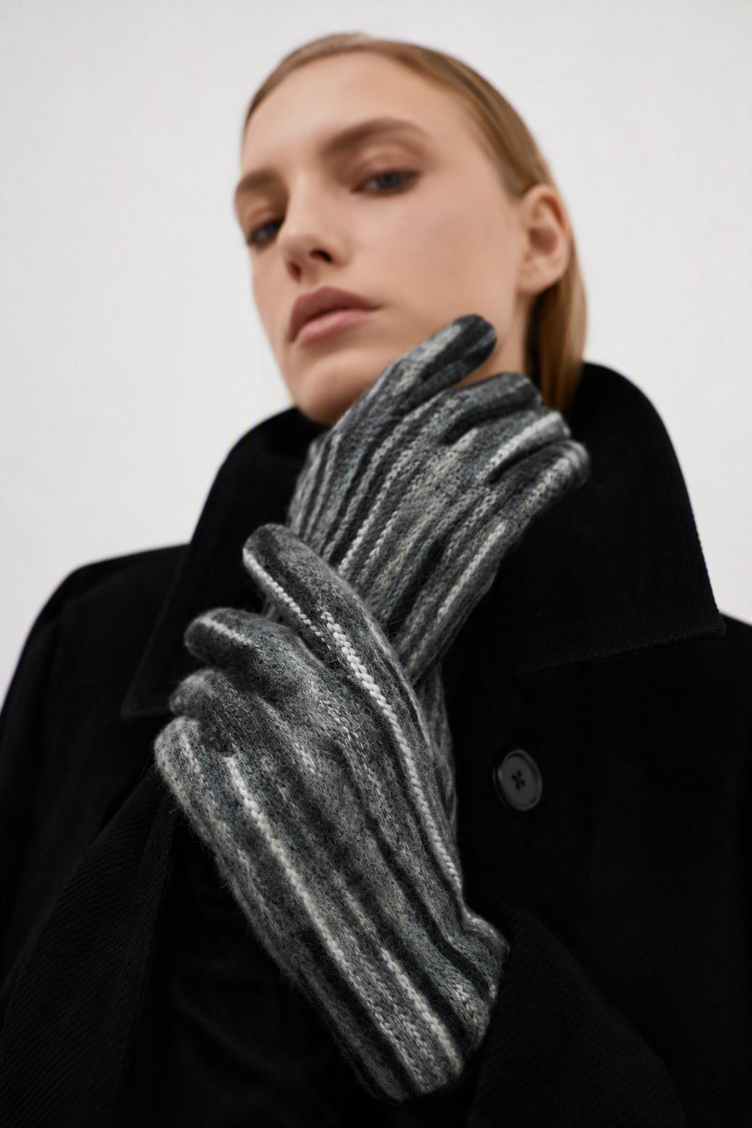 JA406 Black Striped Knit Gloves