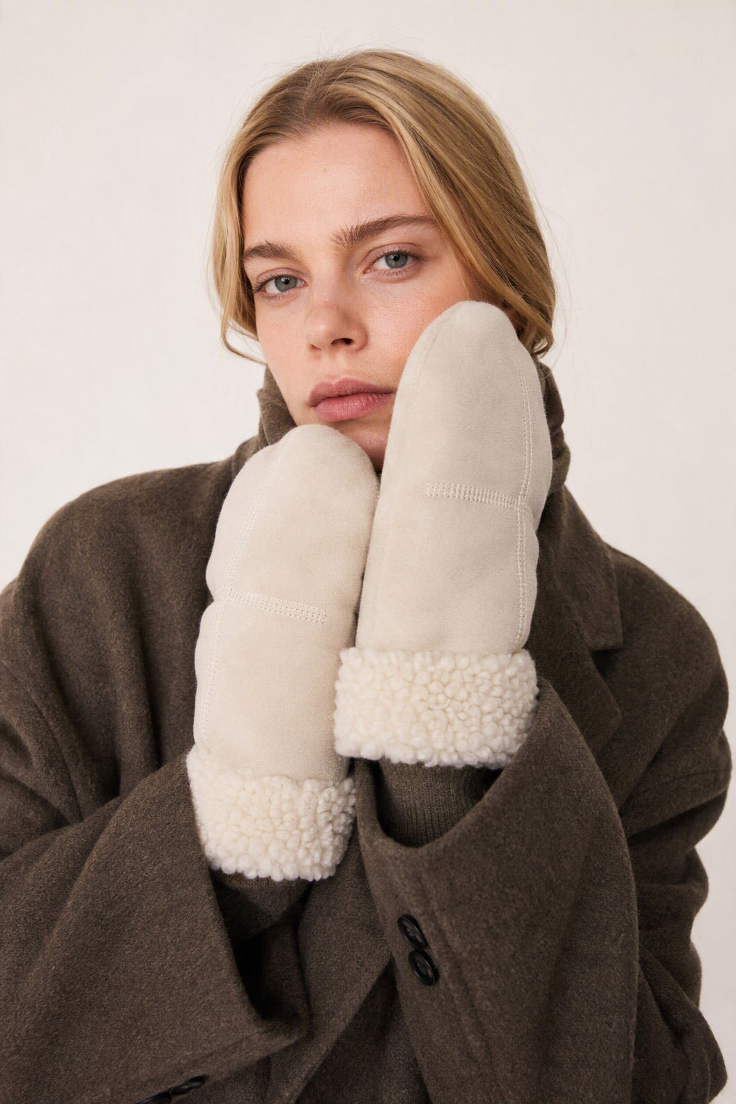 JA294 Cream Sherpa Trim Mittens