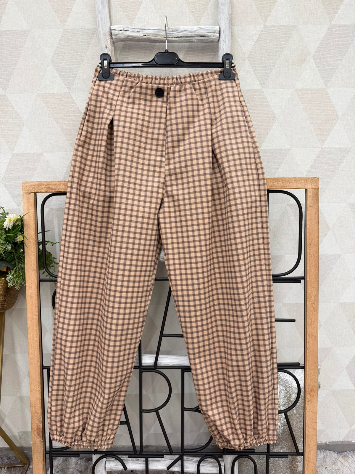 SW569 Beige Gingham Balloon Pants