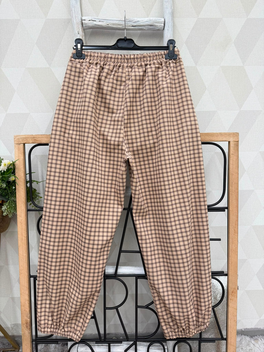 SW569 Beige Gingham Balloon Pants