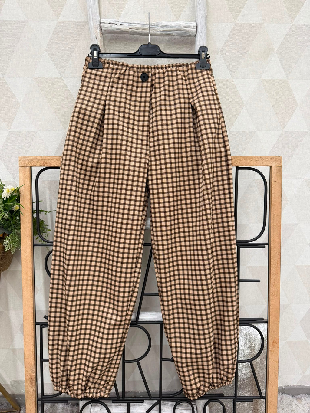 SW570 Brown Gingham Balloon Pants