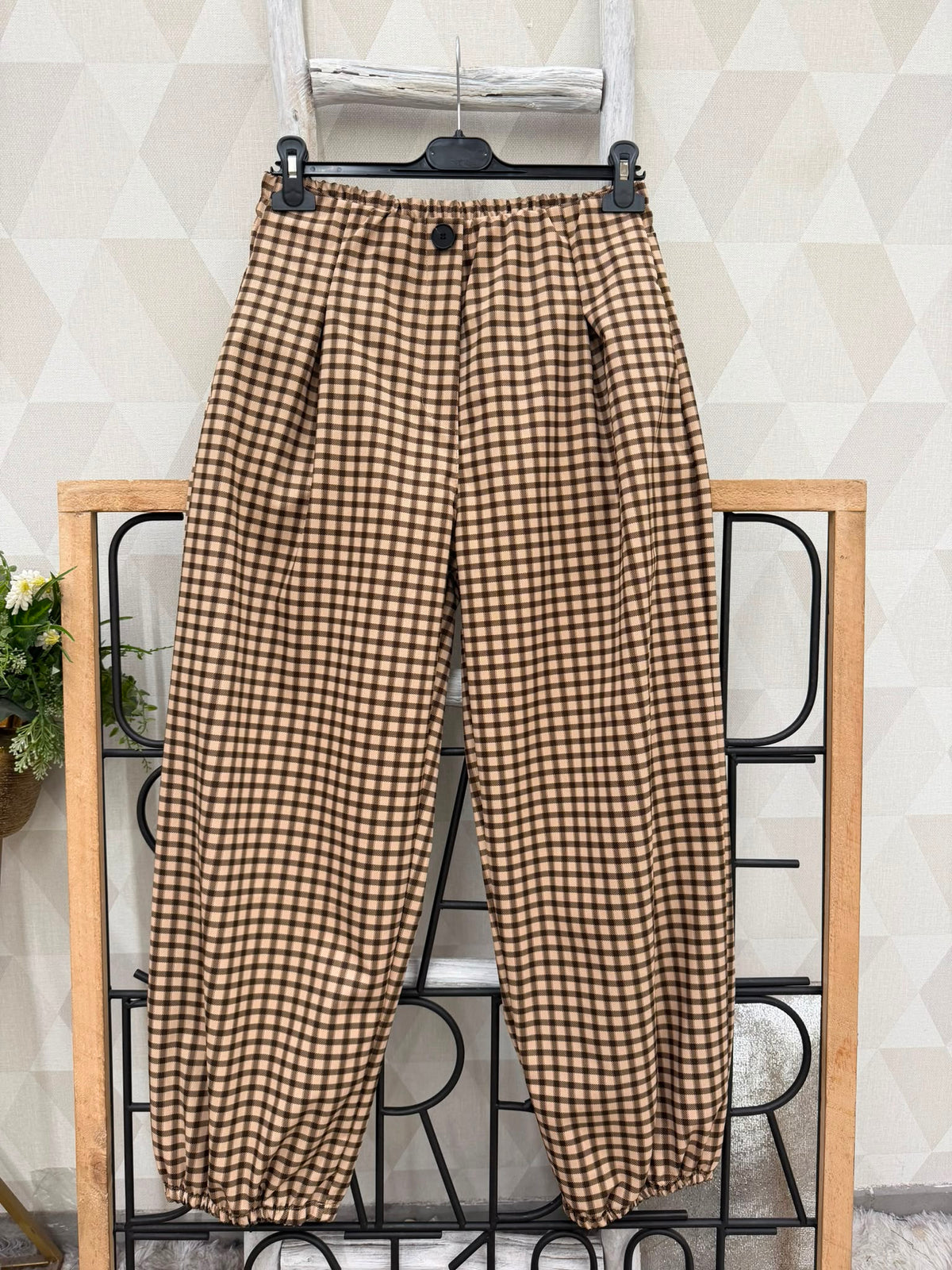 SW570 Brown Gingham Balloon Pants