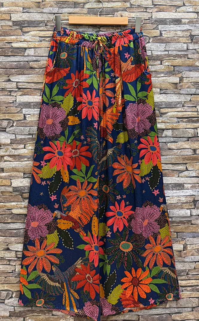 ESSWLFLNA Italian OS Navy Floral Satin-Effect Wide-Leg Pants