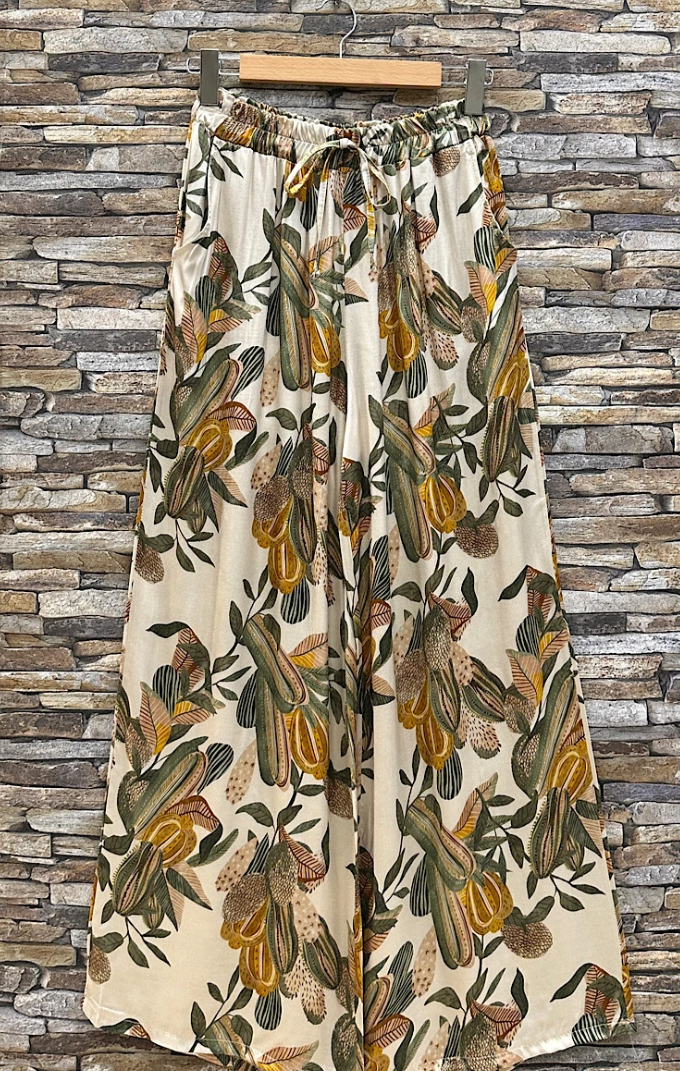 ESSWLIBO Italian One Size Ivory Botanical Wide-Leg Pants