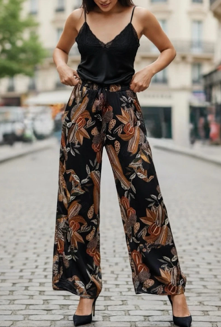 ESSWLBKBO Italian One Size Black Botanical Wide-Leg Pants