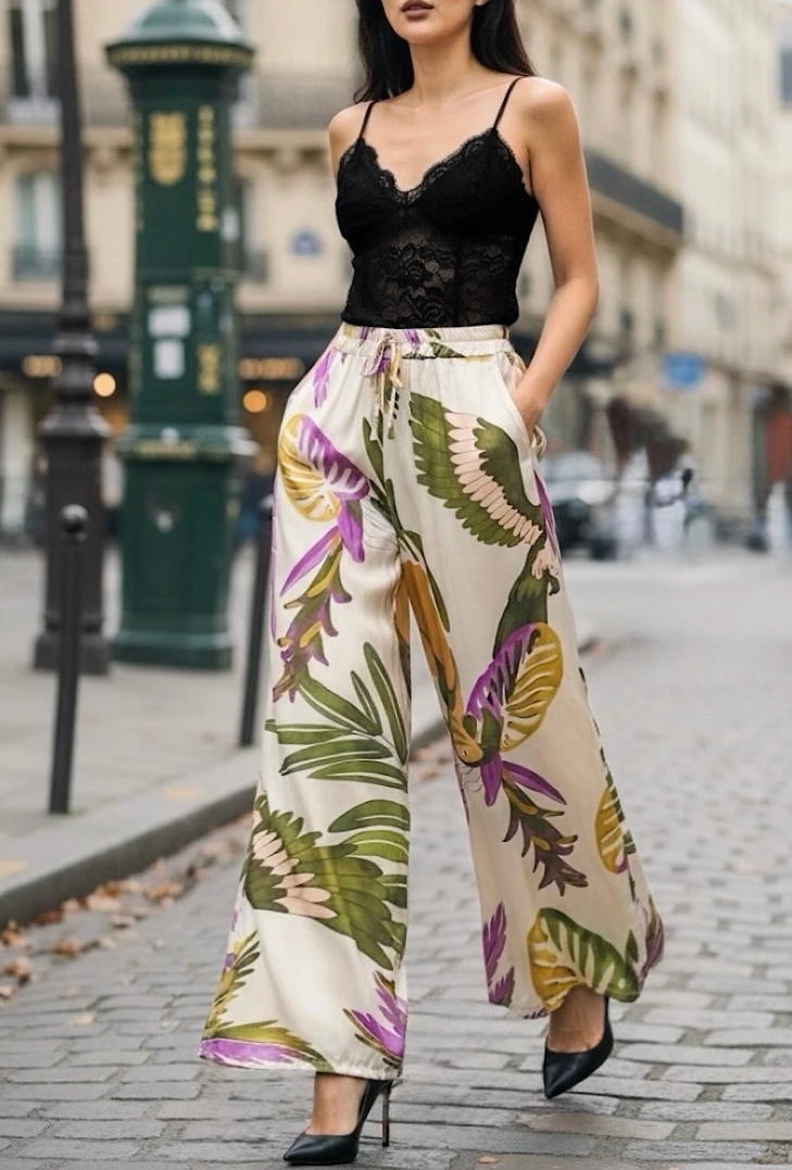 ESSWLCP Italian One Size Cream Parrot Wide-Leg Pants