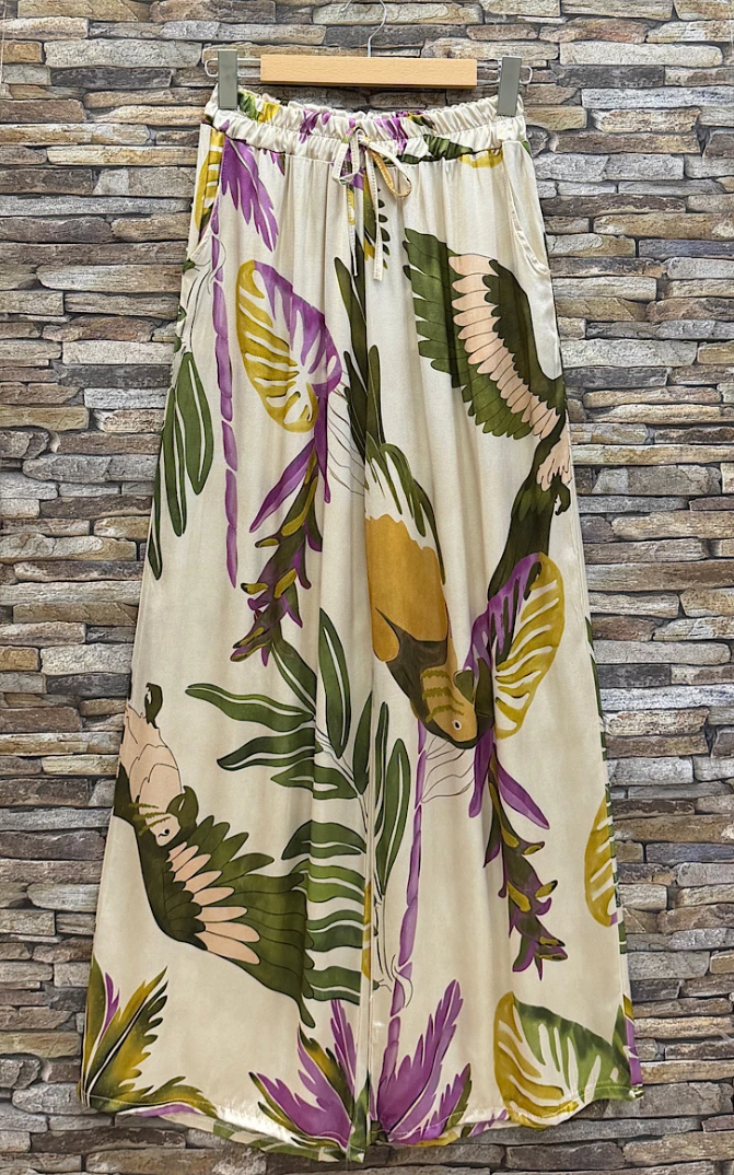 ESSWLCP Italian One Size Cream Parrot Wide-Leg Pants