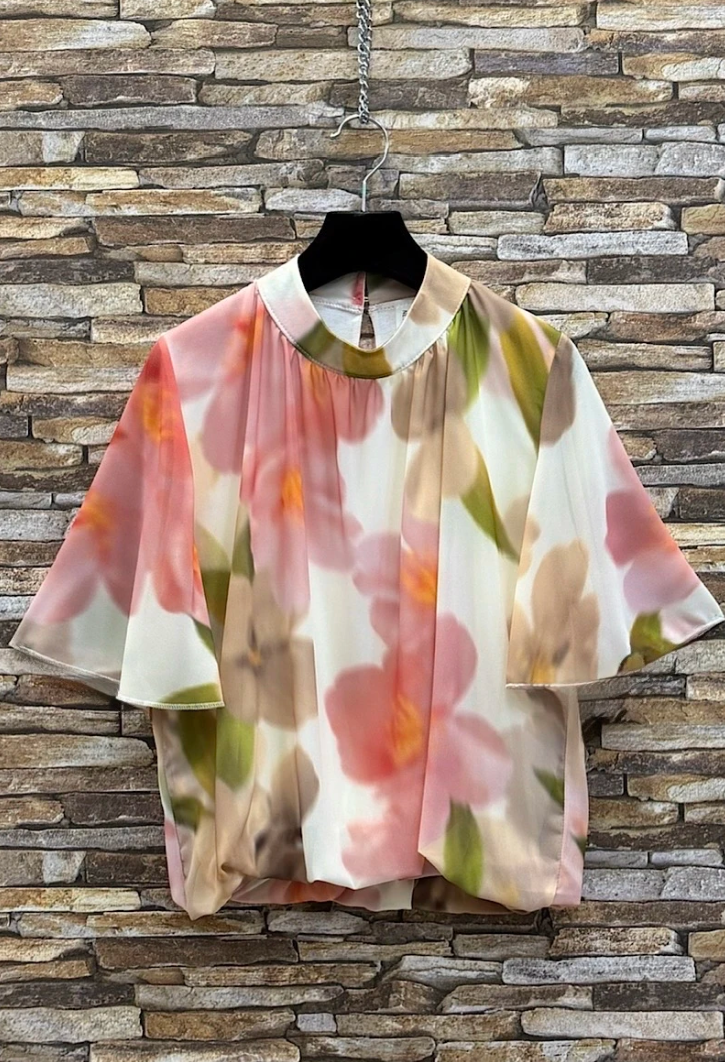 ESBSSCFMN Italian OS Cream Floral Mock Neck Blouse
