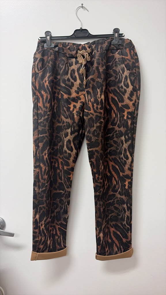 VIBRT Tiger Stripe Jogger Pants Brown
