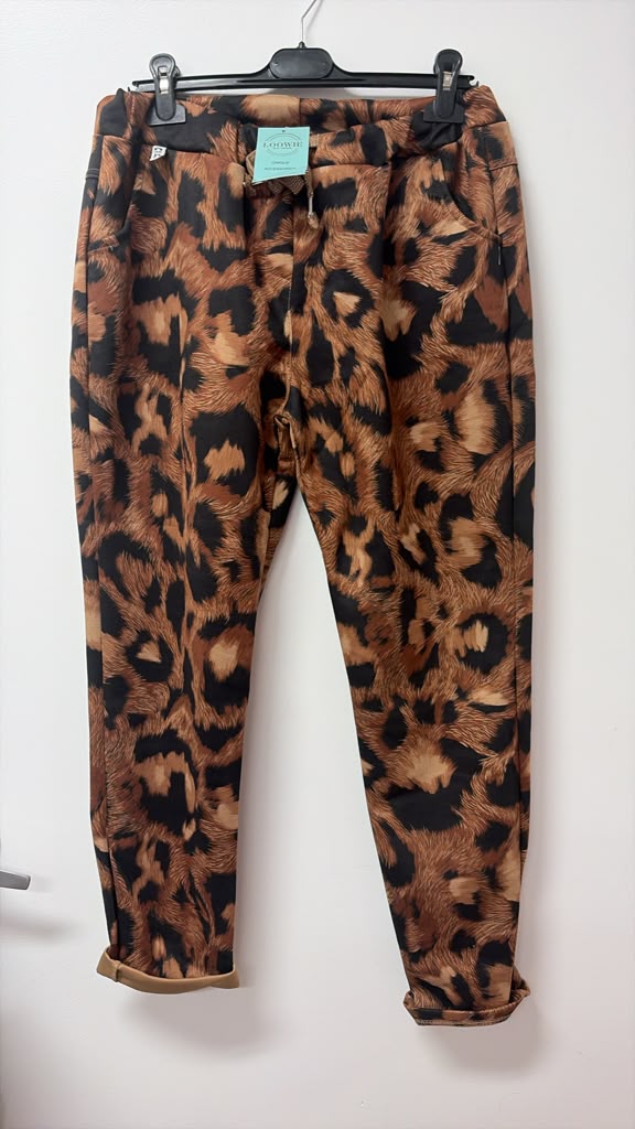 VILEO Leopard Print Jogger Pants Brown