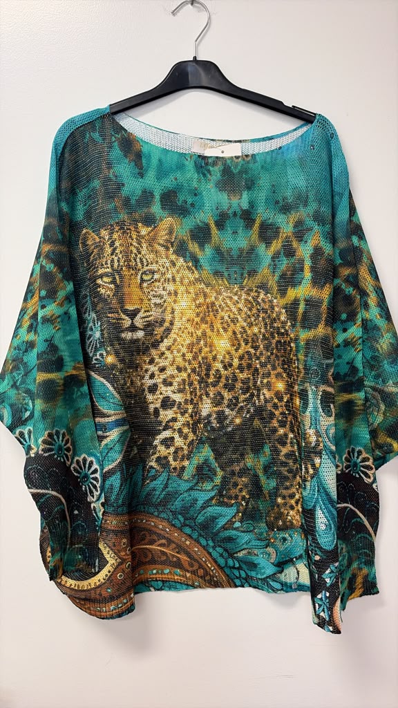 VILPT Leopard Portrait Print Knit Sweater