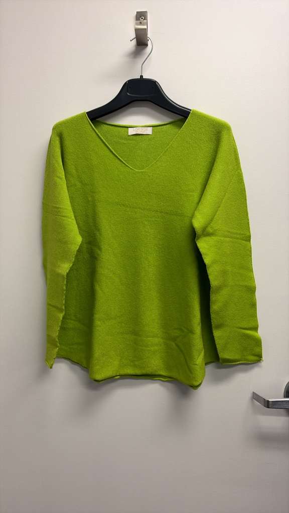 Z822L Italian OS Lime V-Neck Knit Soft Sweater