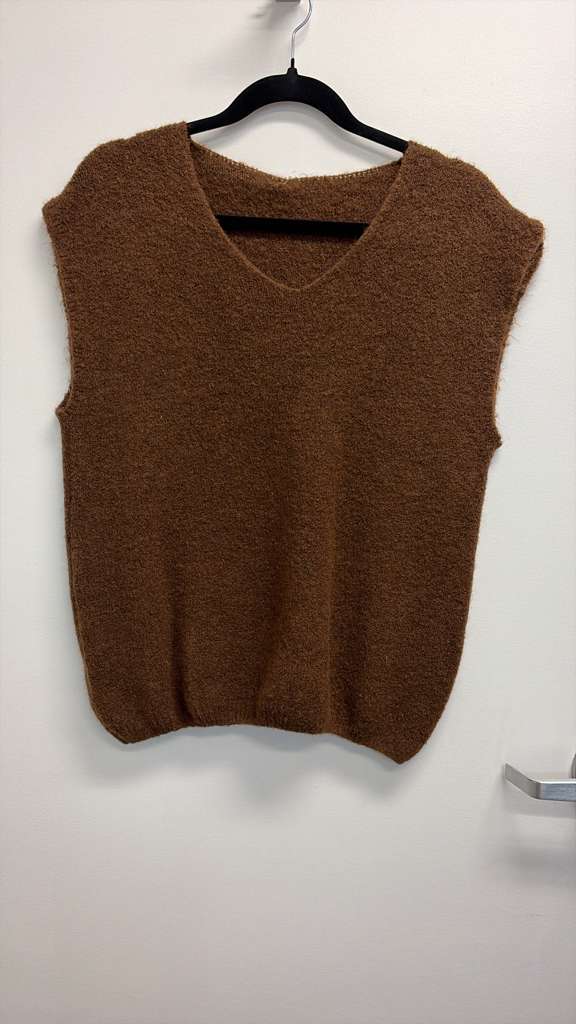 COVNSKSBR Italian OS Brown V-Neck Sleeveless Knit Sweater