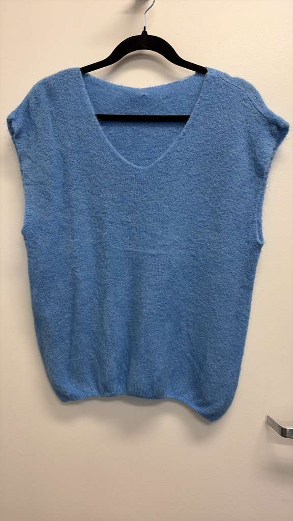 COVNSKSDB Italian OS Dusty Blue V-Neck Sleeveless Knit Sweater