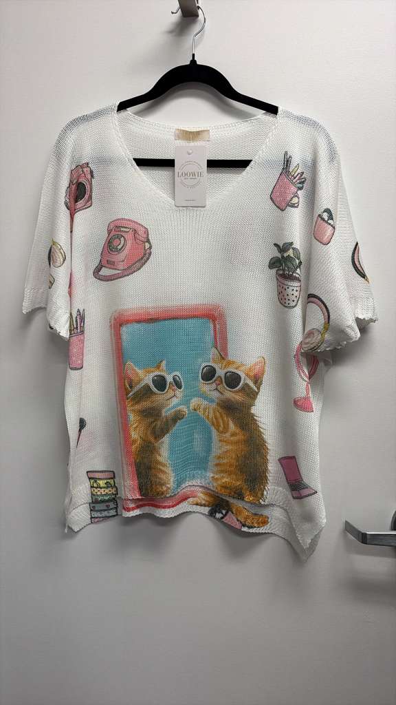 VISCCTSSW Italian OS Cool Cats Selfie White Knit Sweater