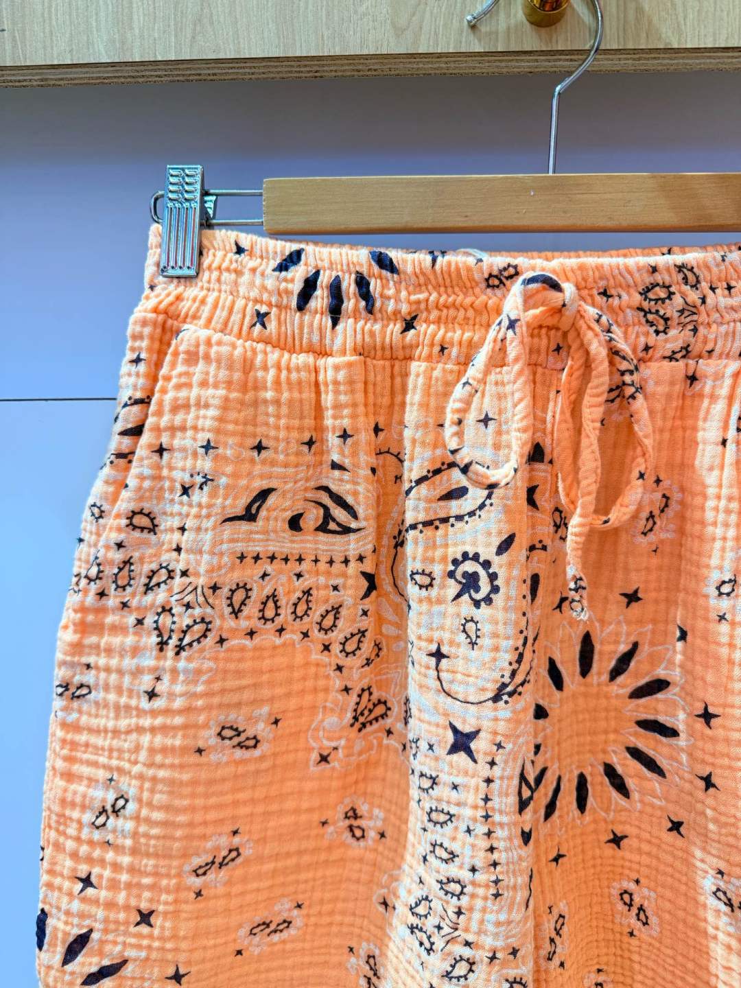 IV2526212SA Gauze Cotton Bandana Shorts Salmon