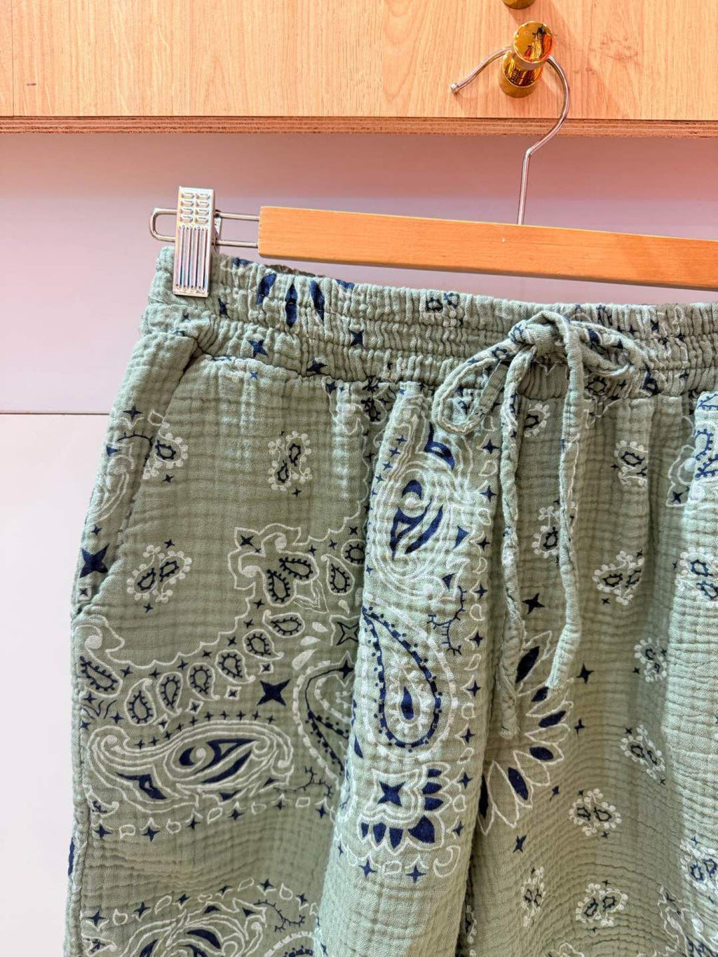IV2526212KH Gauze Cotton Bandana Shorts Khaki