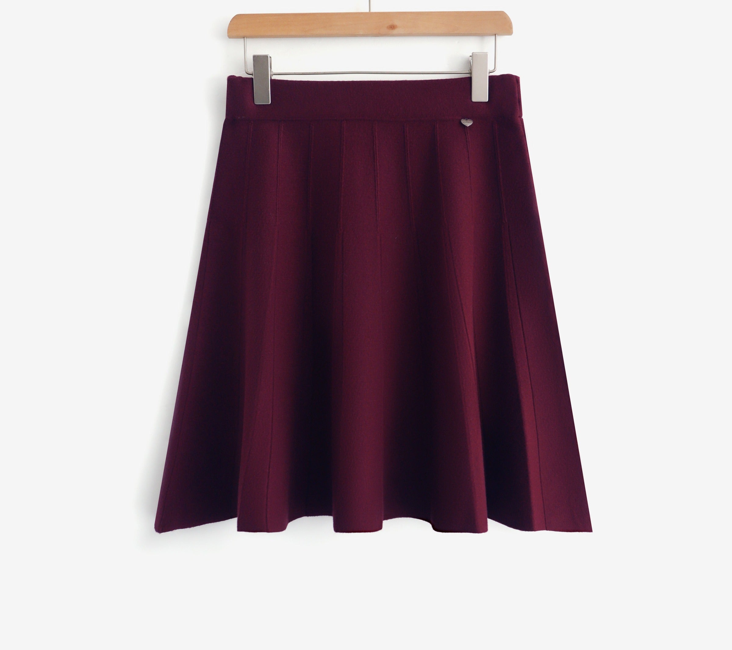 LUPKS6 Burgundy Pleated Knit Skirt