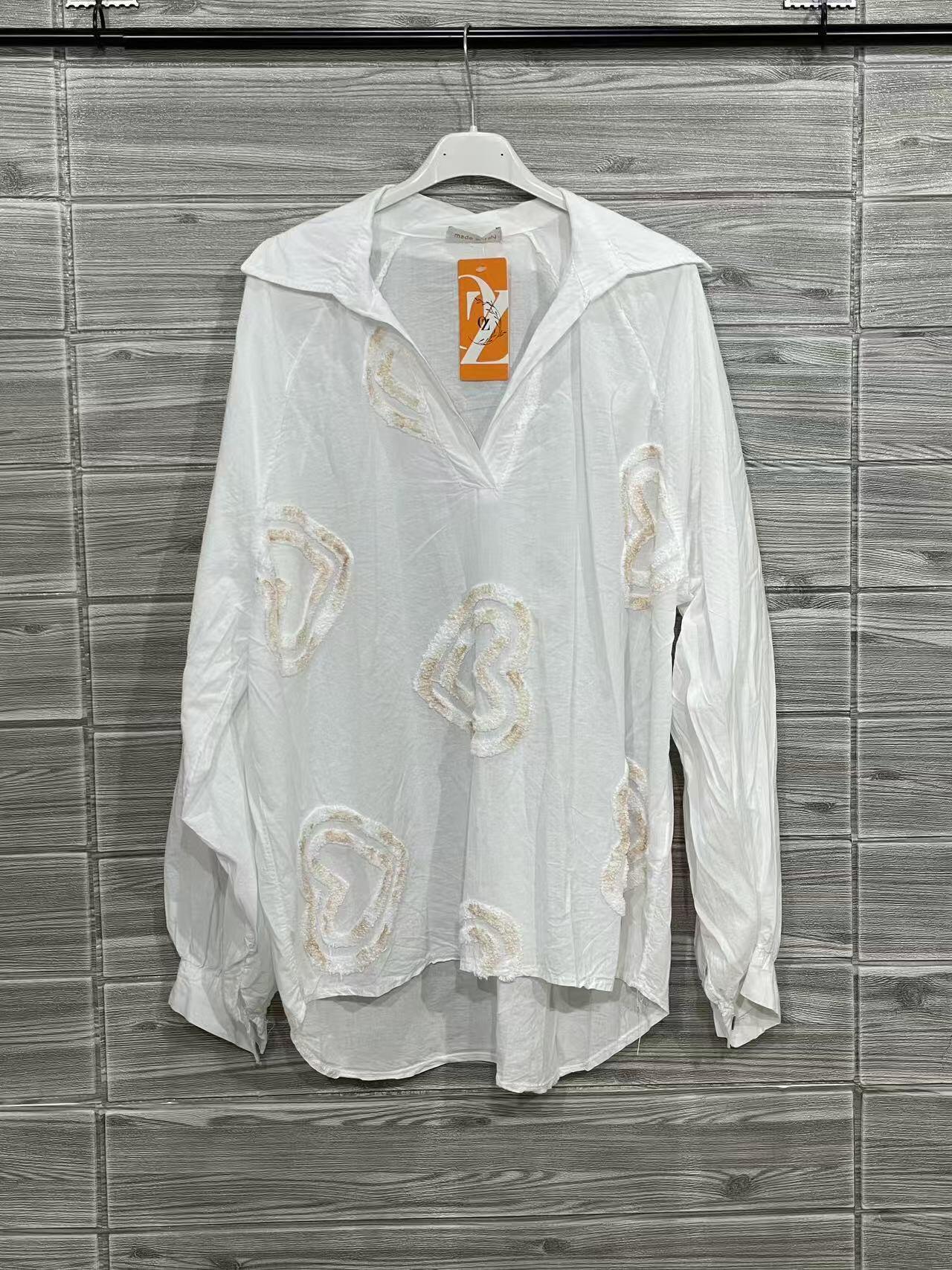 ZOHES1BE Heart Embroidered Cotton Shirt Beige