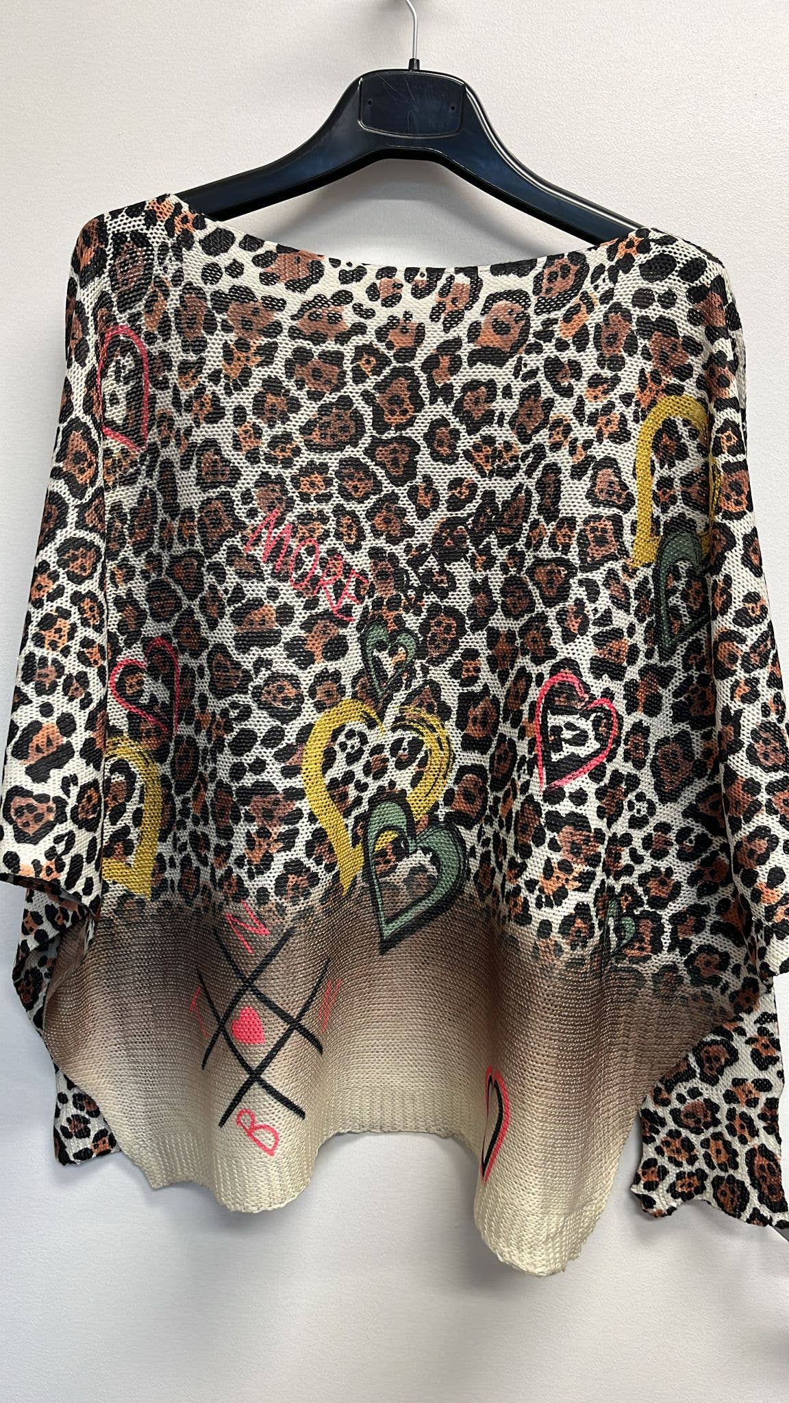 VILEH Heart Leopard Round Neck Knit Printed Sweater LOOWIE