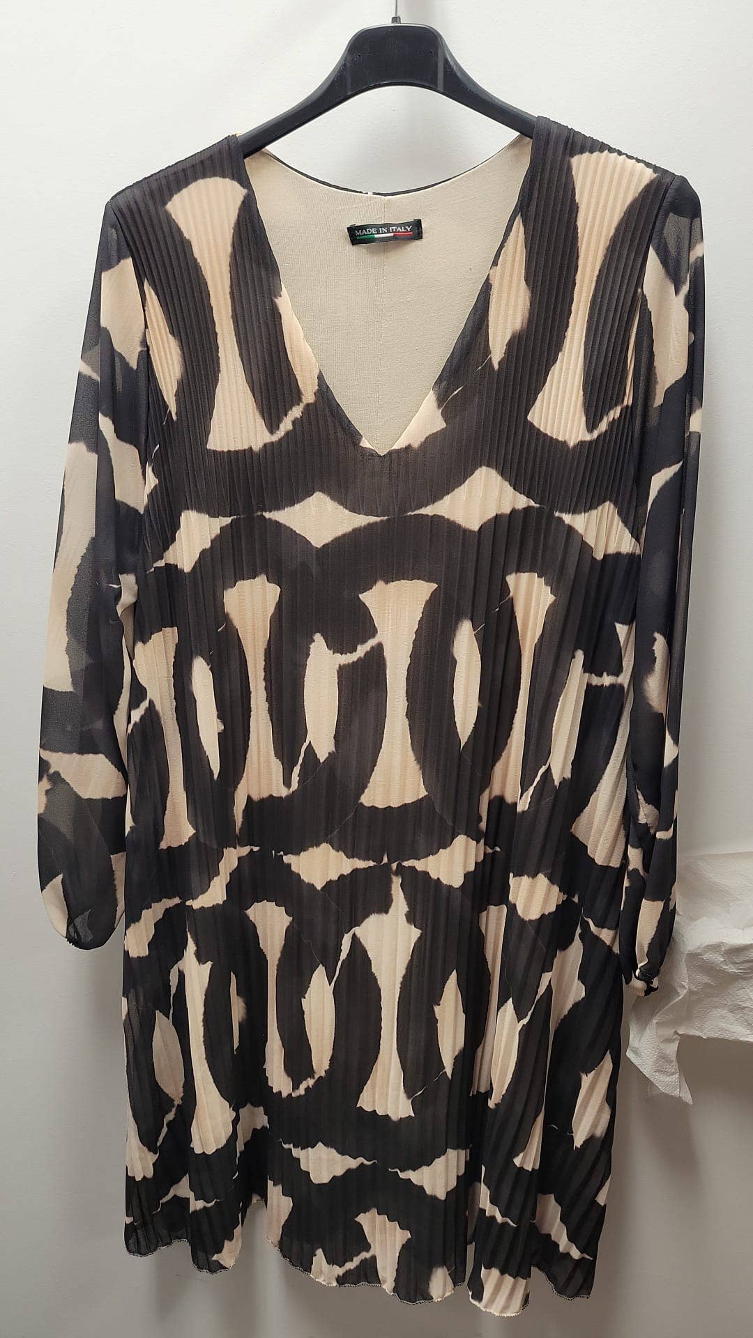 ELABS3 Black Abstract Pleated Dress lining V-Neck LOOWIE