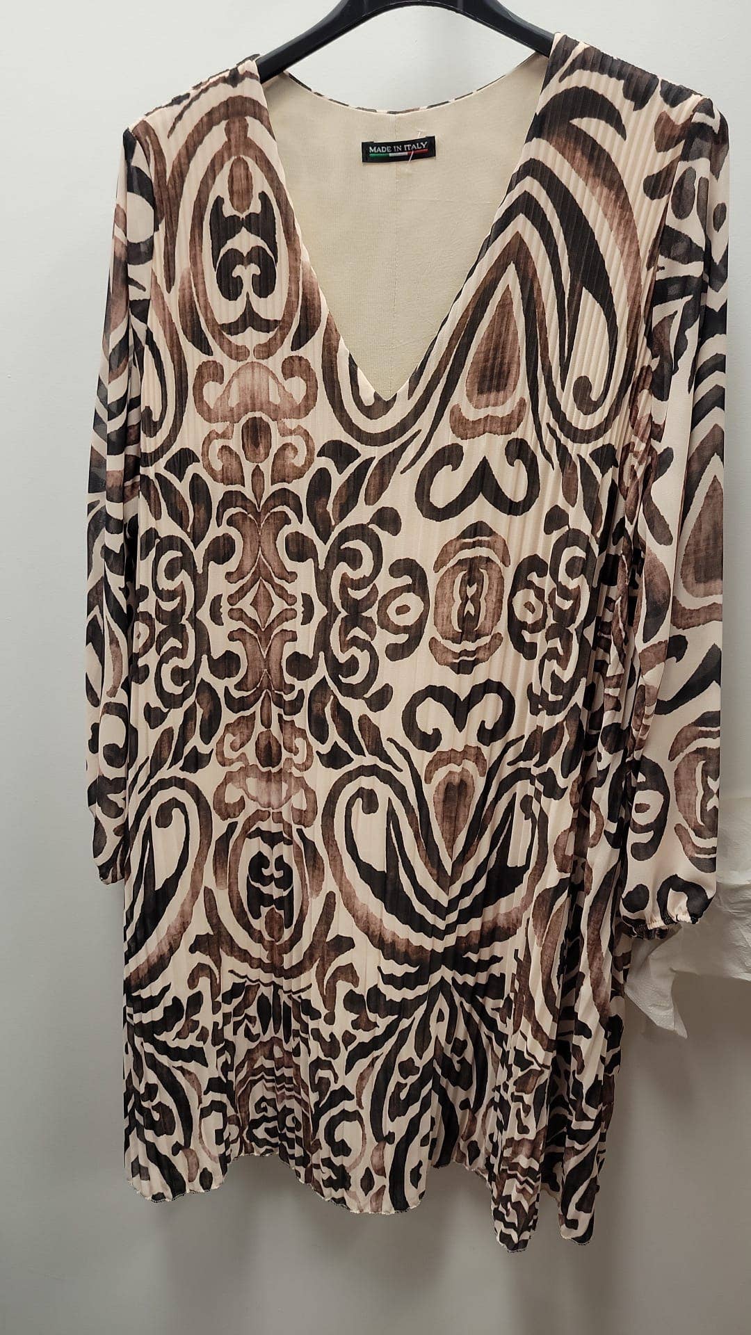 ELDABS Abstract Pleated Dress w/ lining V-Neck LOOWIE