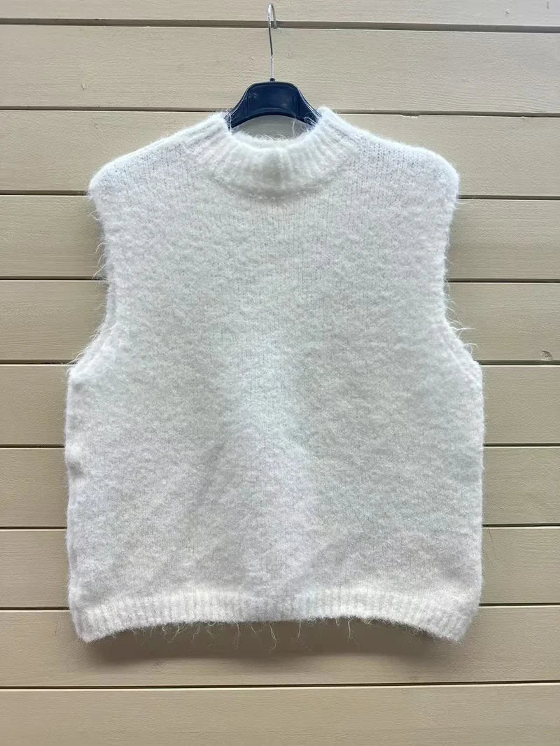 ESTAV4 White Alpaca Vest