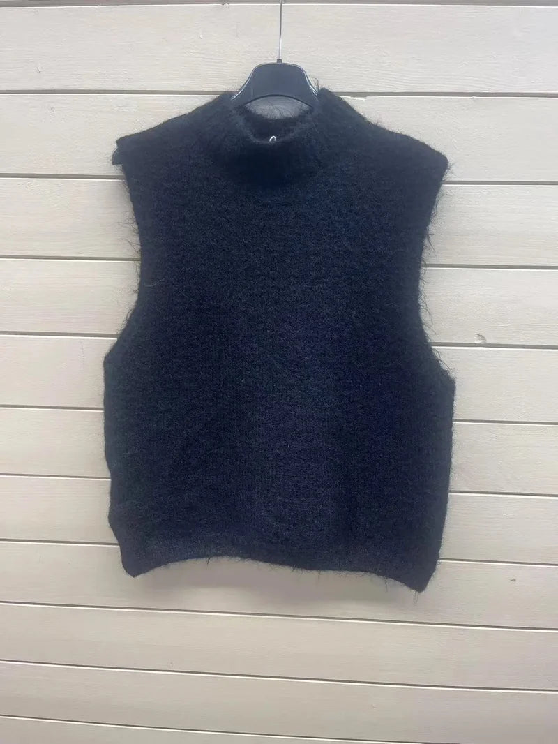 ESTAV2 Black Alpaca Vest