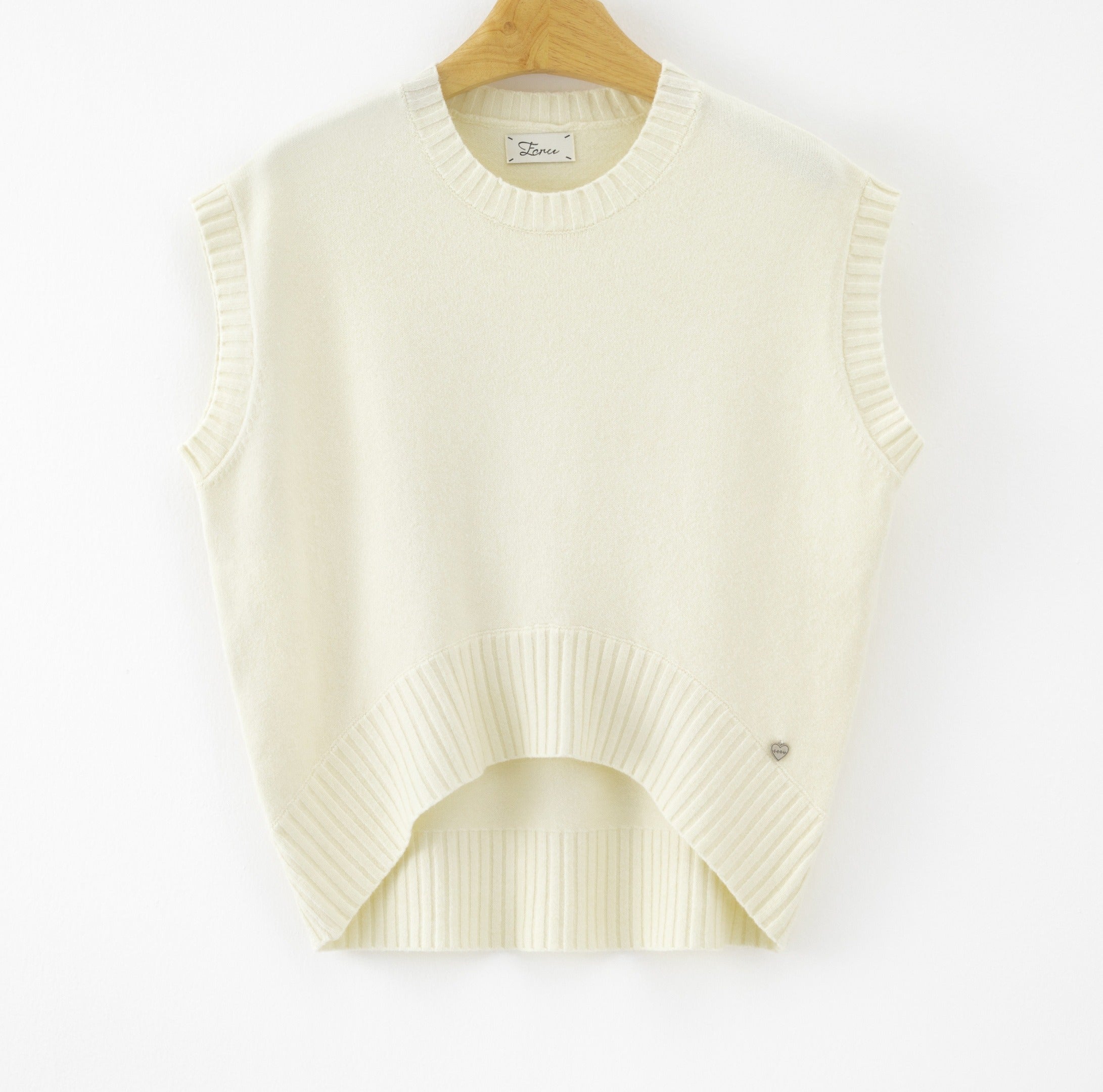 LUBXC4 White Boxy Knit Vest