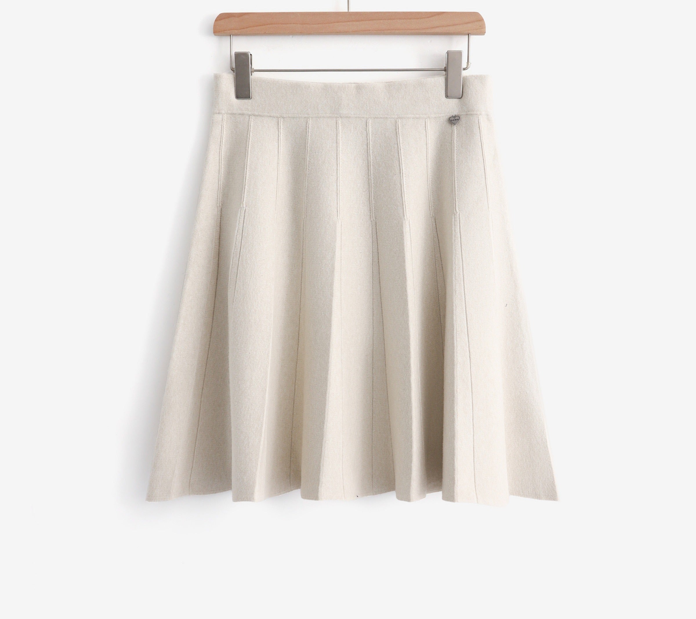 LUPKS5 Ecru Pleated Knit Skirt