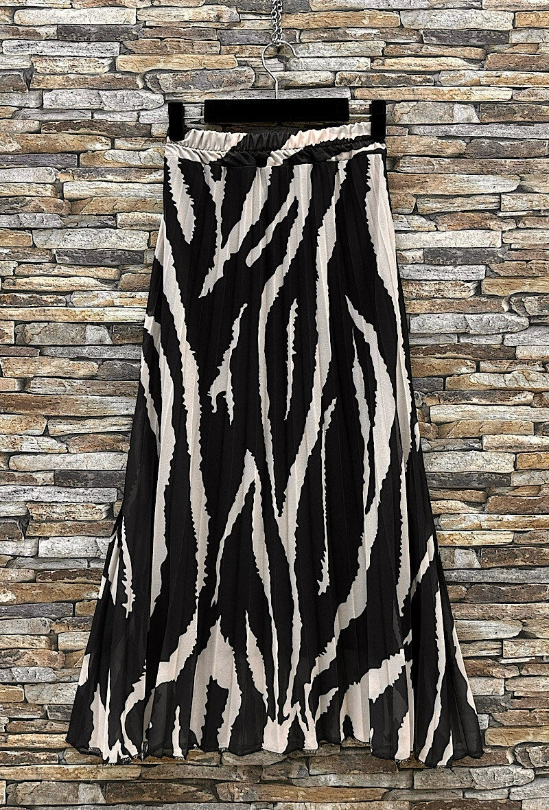 ESLRZBK Lorris Zebra Pleated Skirt Black