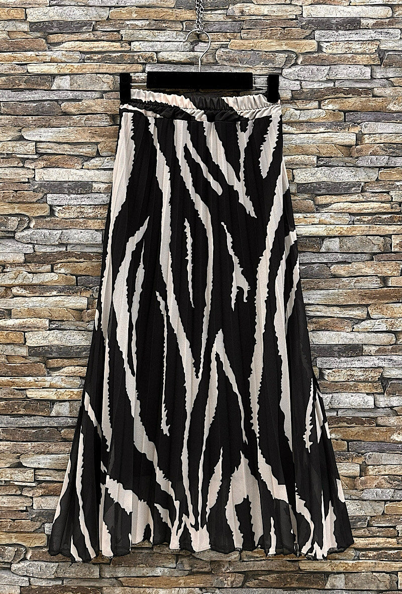 ESLRZBK Lorris Zebra Pleated Skirt Black