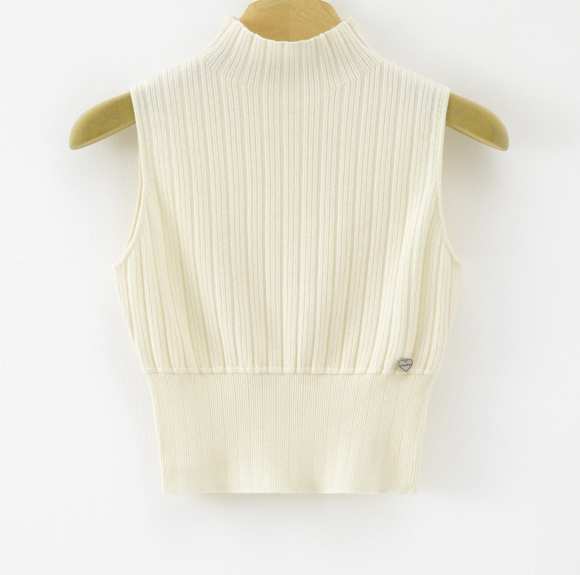LURTS4 White Ribbed Turtleneck Sweater