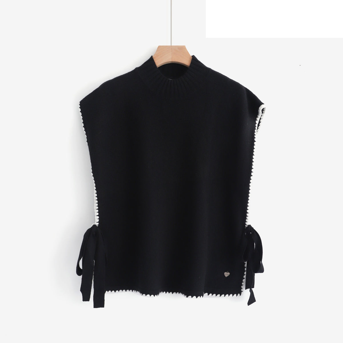 LUPN2 Black Contrast-Trim Poncho