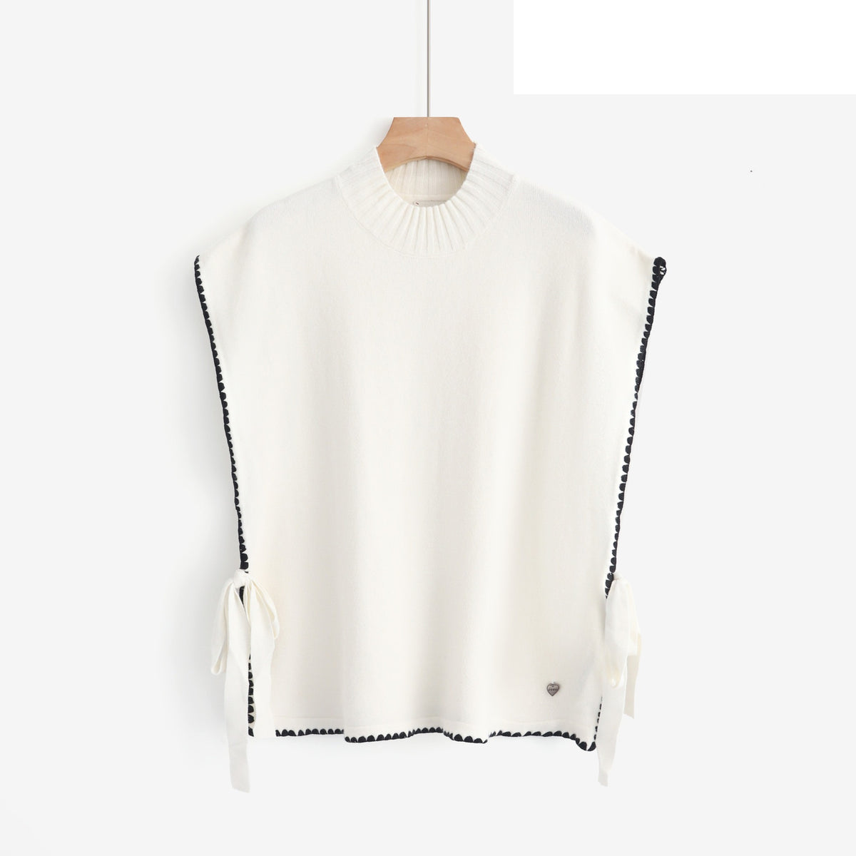 LUPN4 White Contrast-Trim Poncho